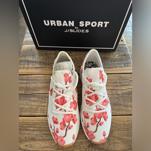 J/Slides Ophelia Floral Print Sneakers – Size 7, NIB - Picture 2 of 8